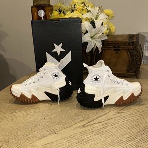 Run Star Motion CX Platform
UNISEX HIGH TOP SHOE